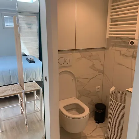 South Ii With Free Parking *