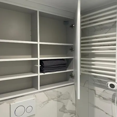 South Ii With Free Parking