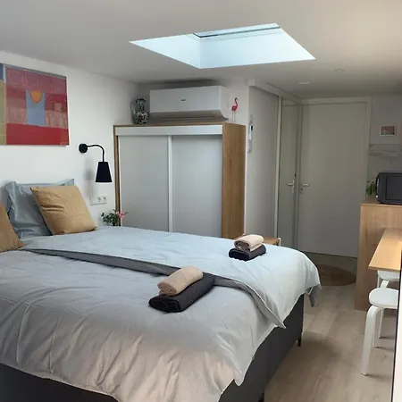 South Ii With Free Parking